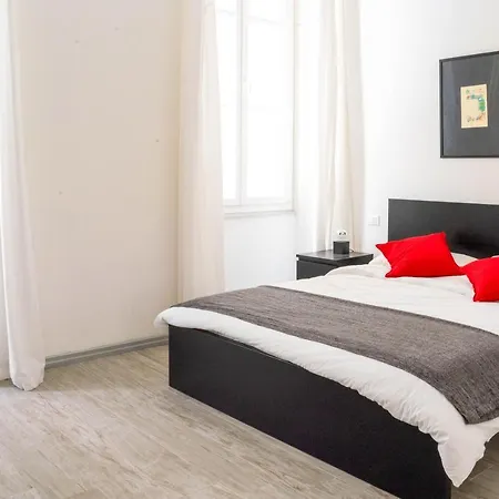 Niu Lux Gênes